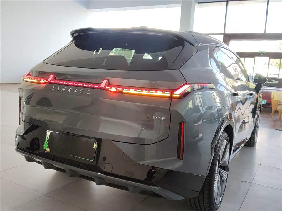 Lynk & Co 08 EM-P