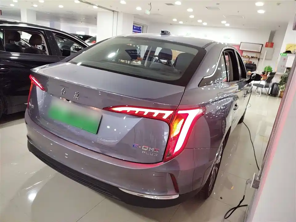 Hongqi E-QM5