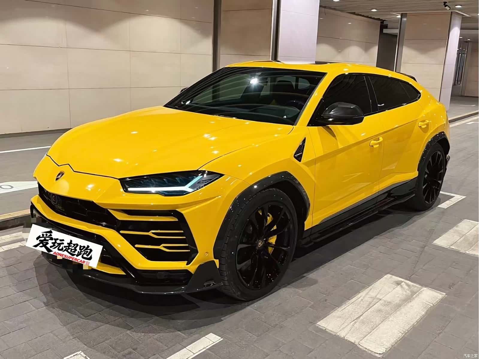 Lamborghini Urus, 2023 1
