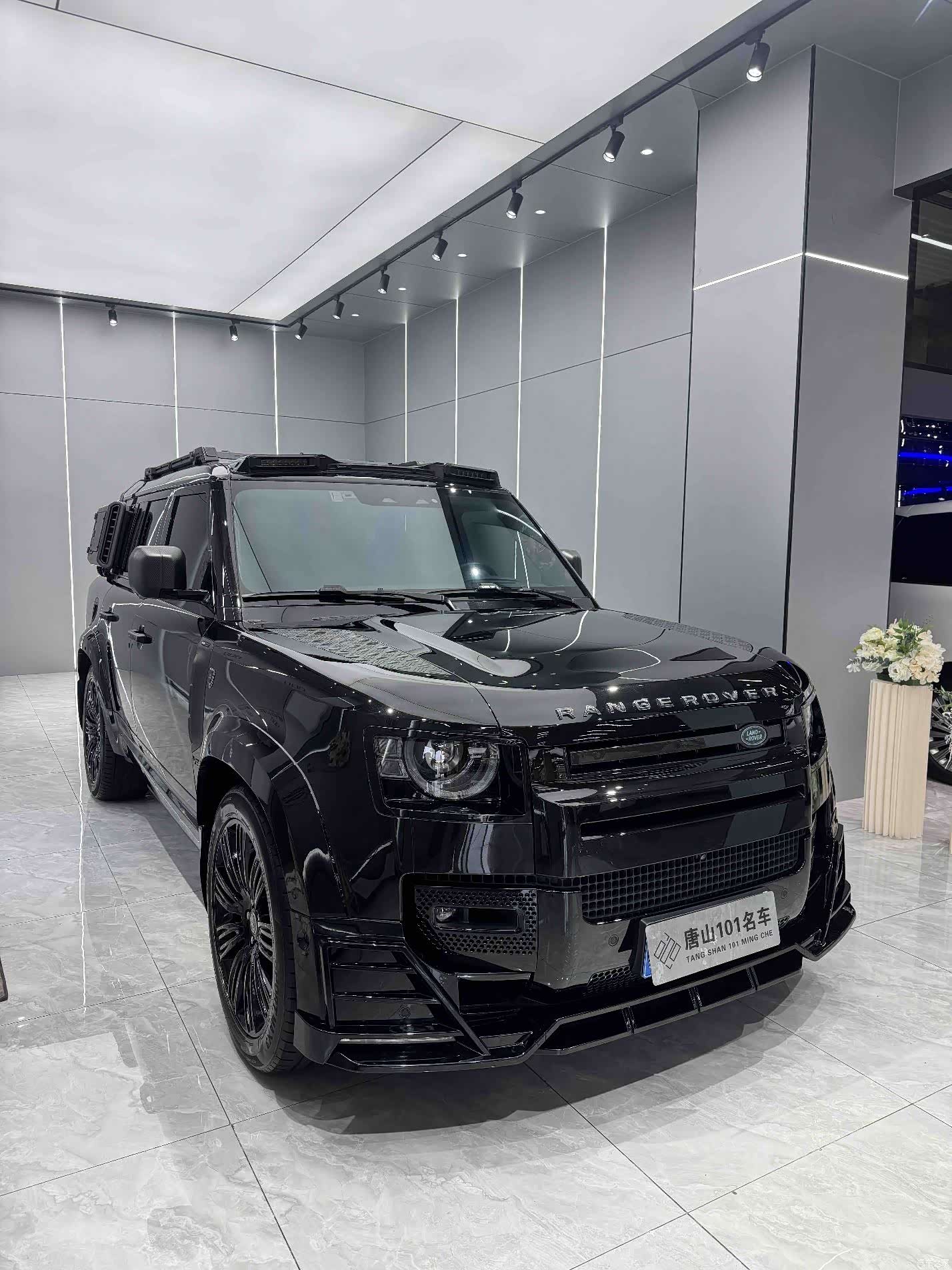 Land Rover Defender, 2023 3