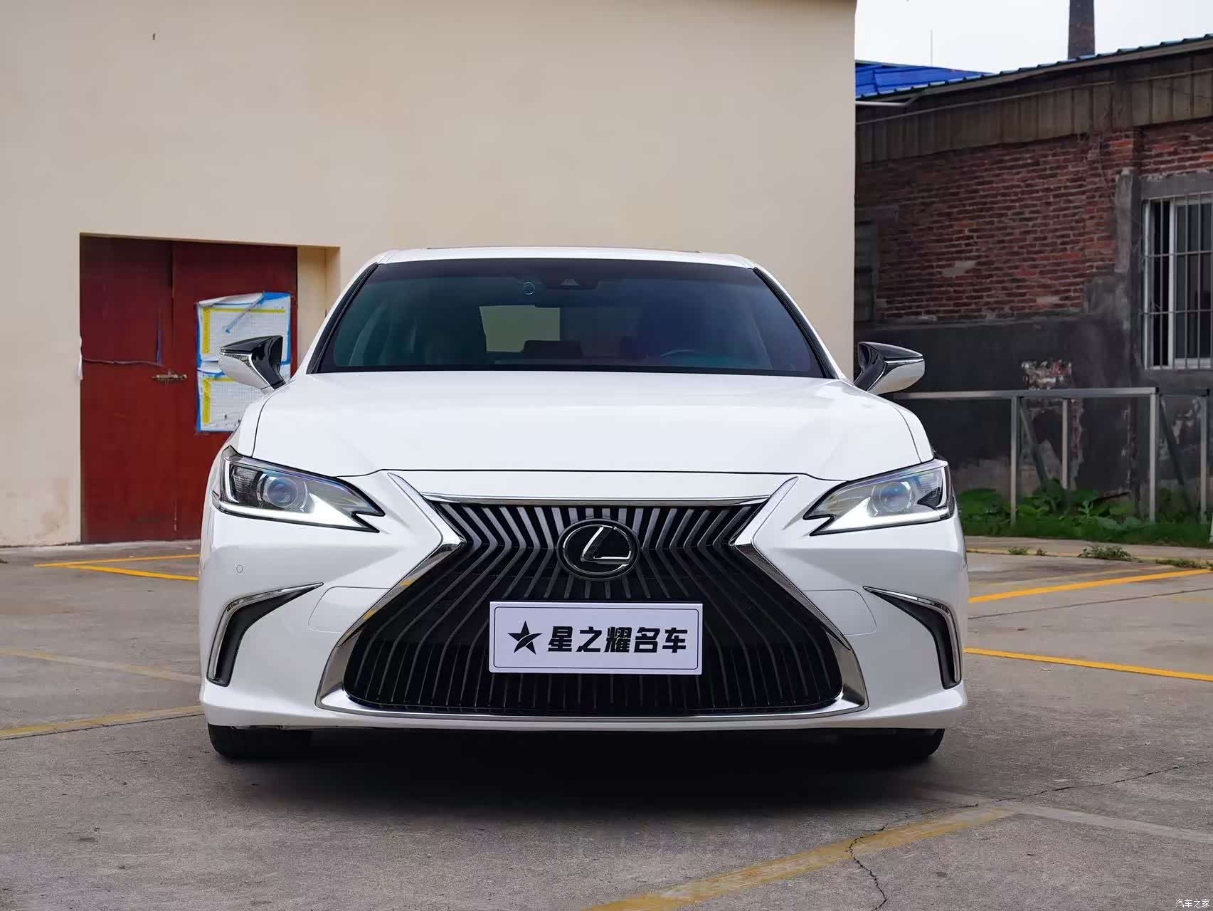Lexus ES, 2020 3