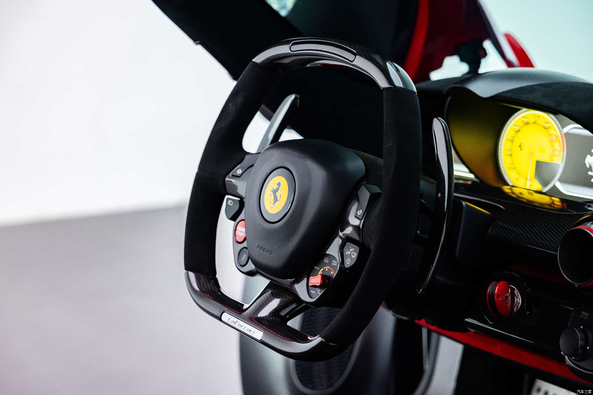 Ferrari LaFerrari, 2015 11