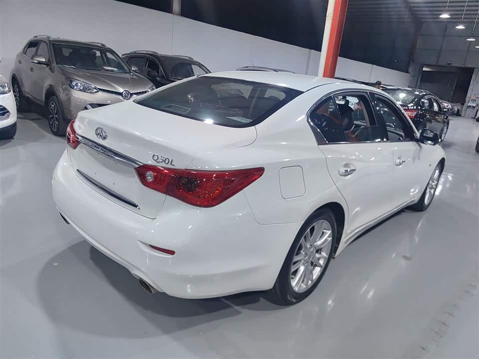 Infiniti Q50L