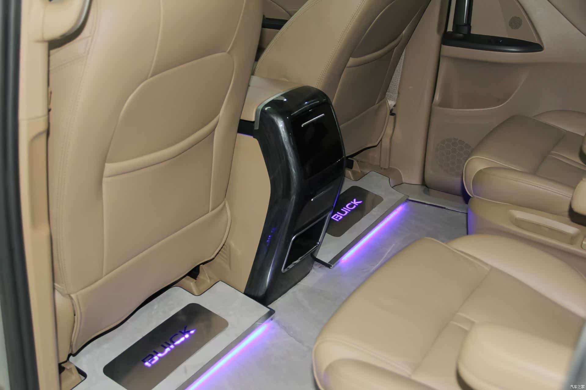 Buick GL8, 2018 17
