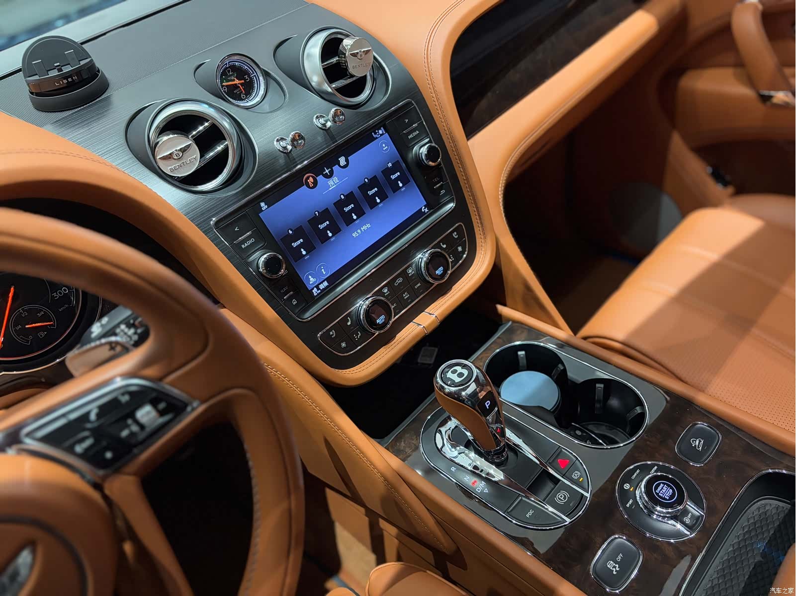 Bentley Bentayga, 2018 20