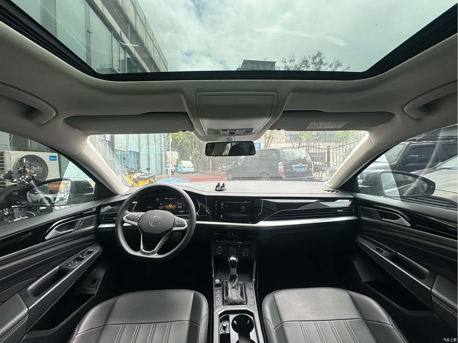Volkswagen Passat, 2025 16