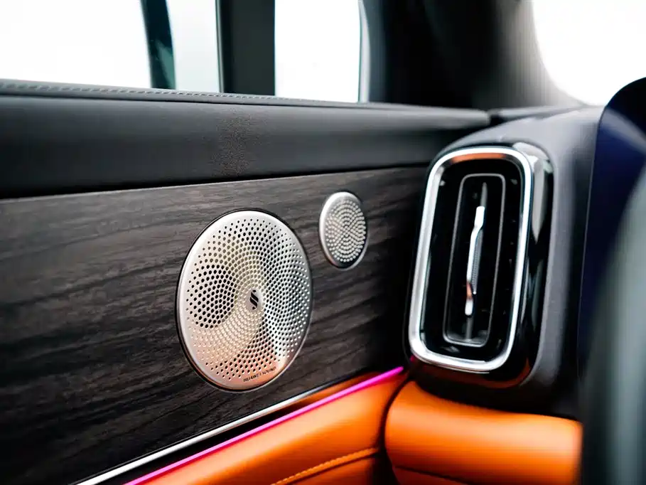 AITO Ask the world M9