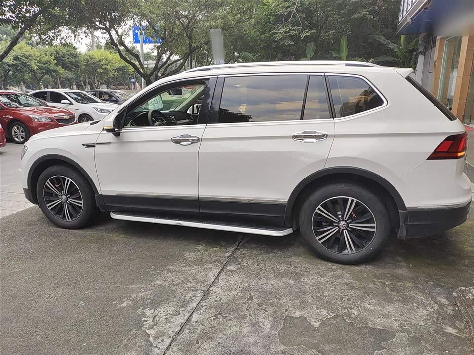 Volkswagen Tiguan L