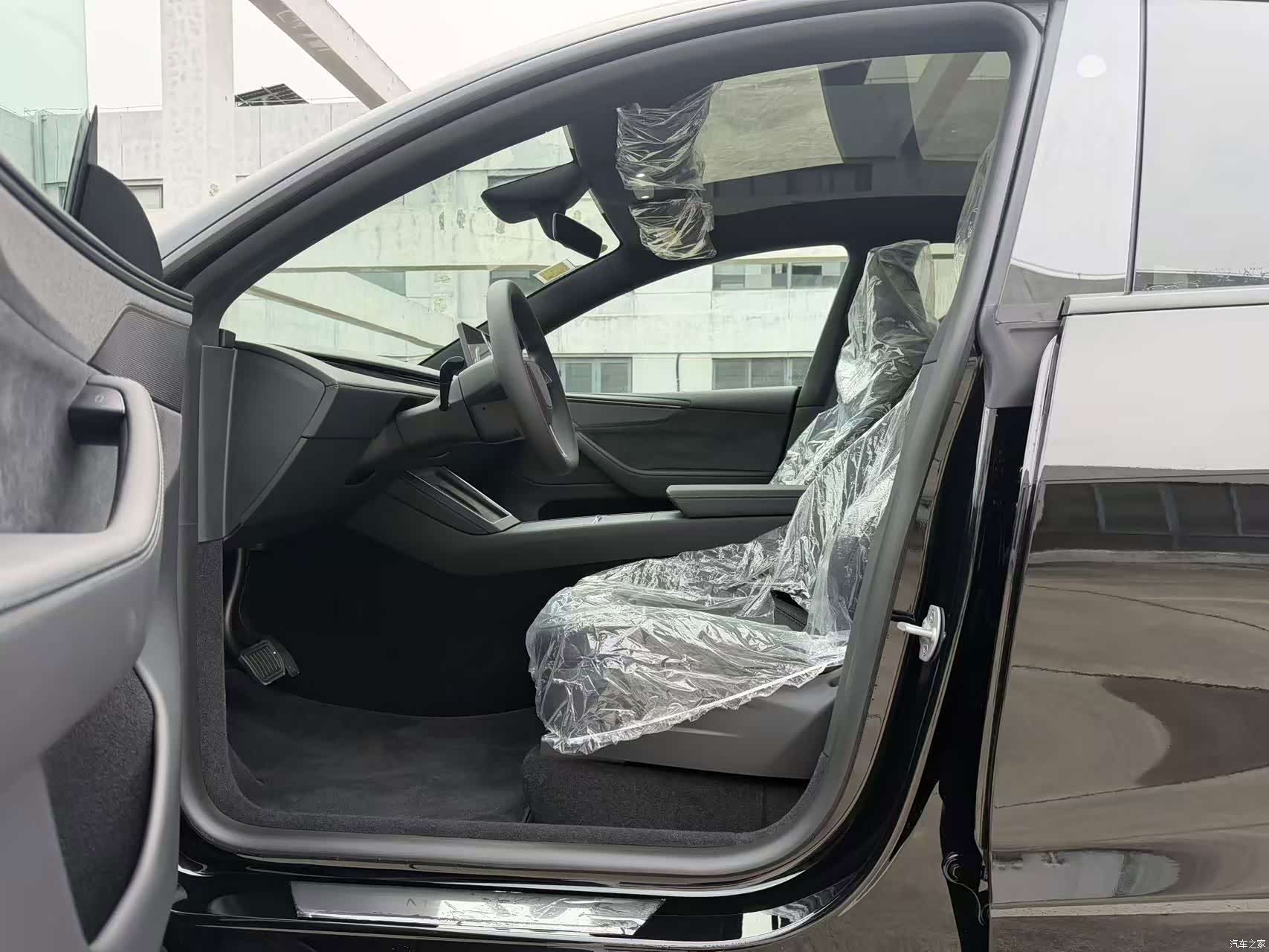 Tesla Model Y, 2026 4