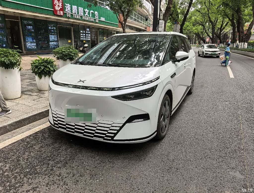 Xpeng X9, 2024 1