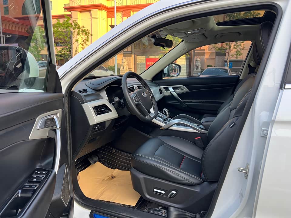 Geely Atlas