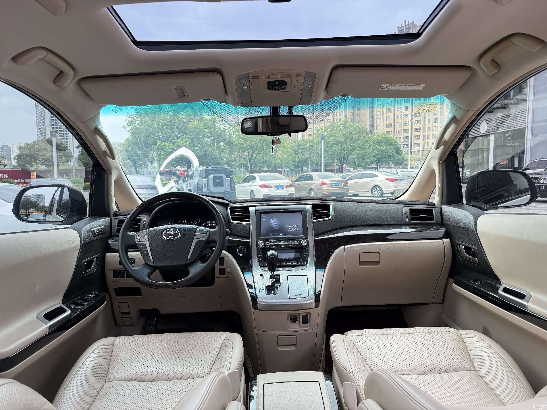 Toyota Alphard, 2015 9