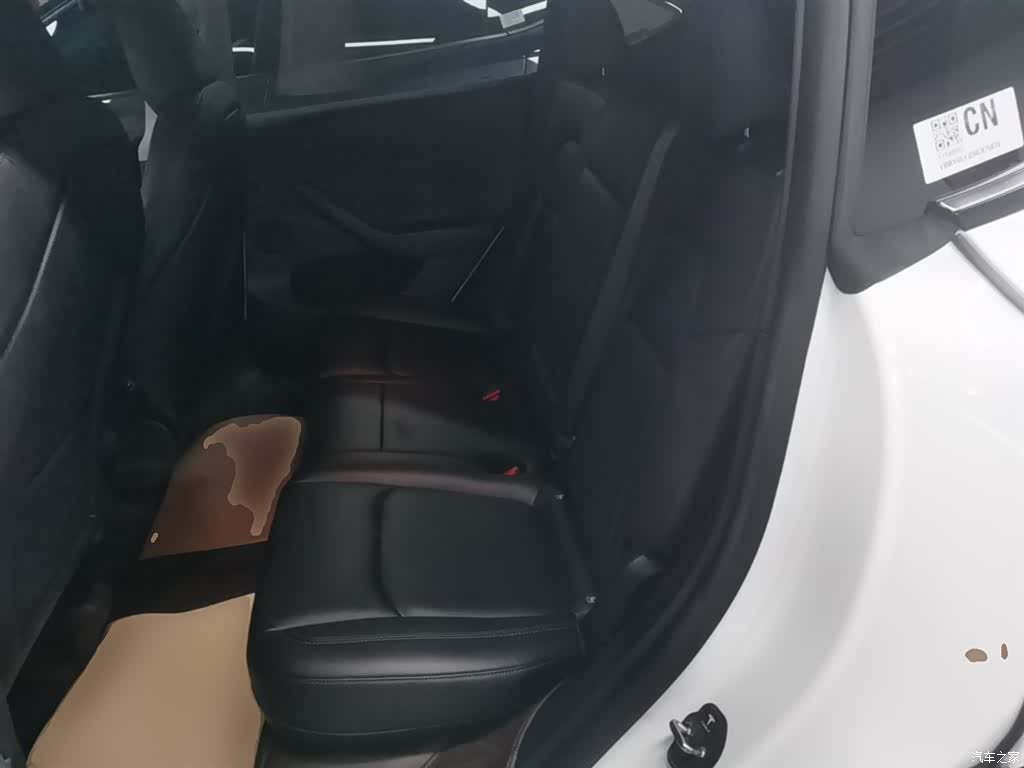 Tesla Model Y, 2024 17