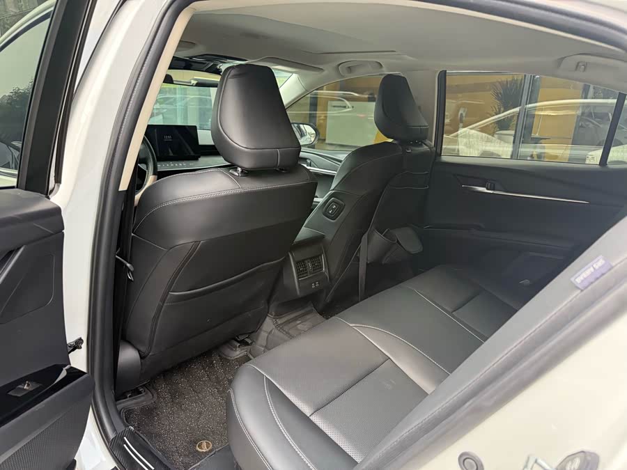 Toyota Camry 2025, фото 4