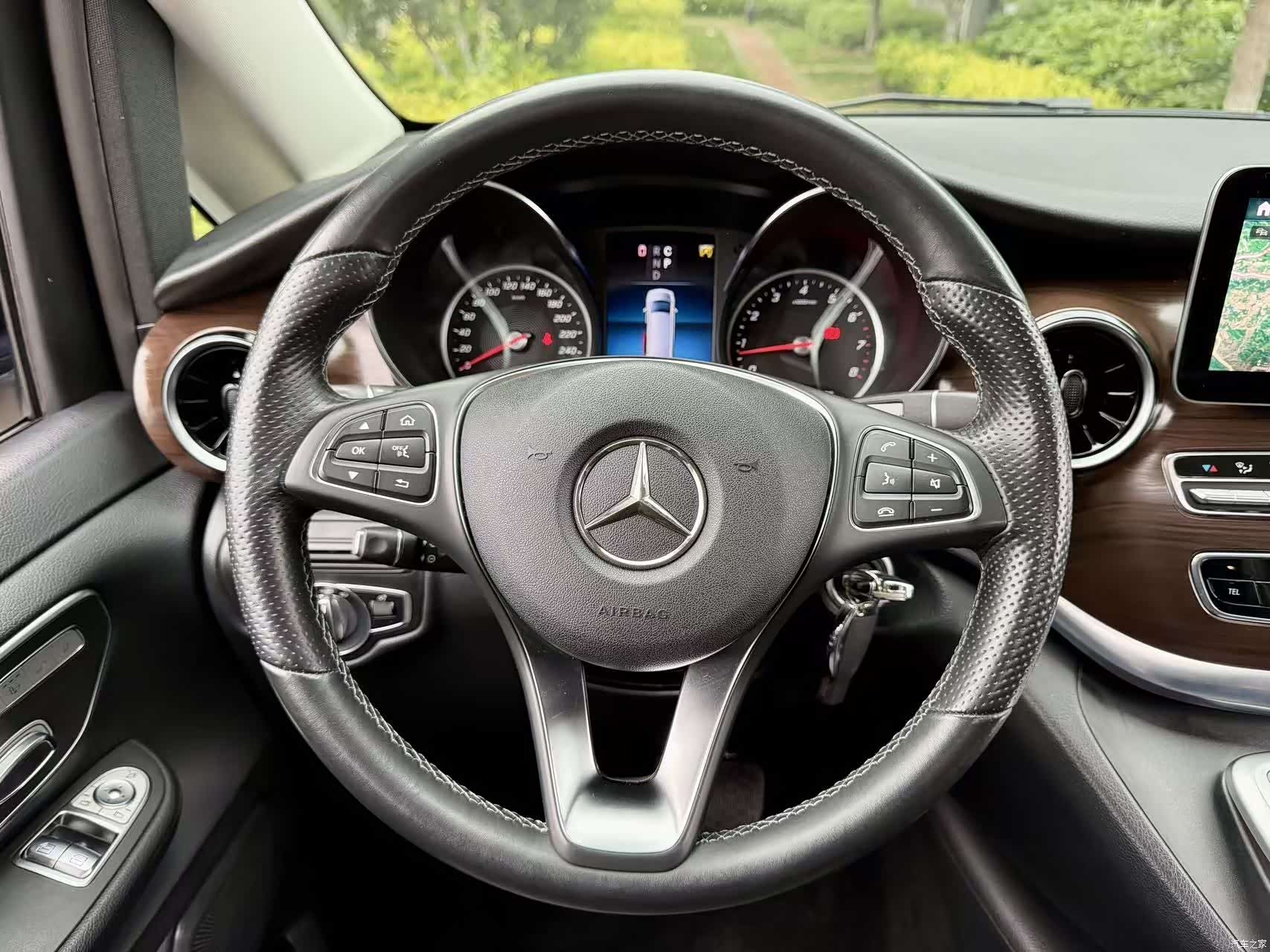 Mercedes-Benz V-Class, 2022 10