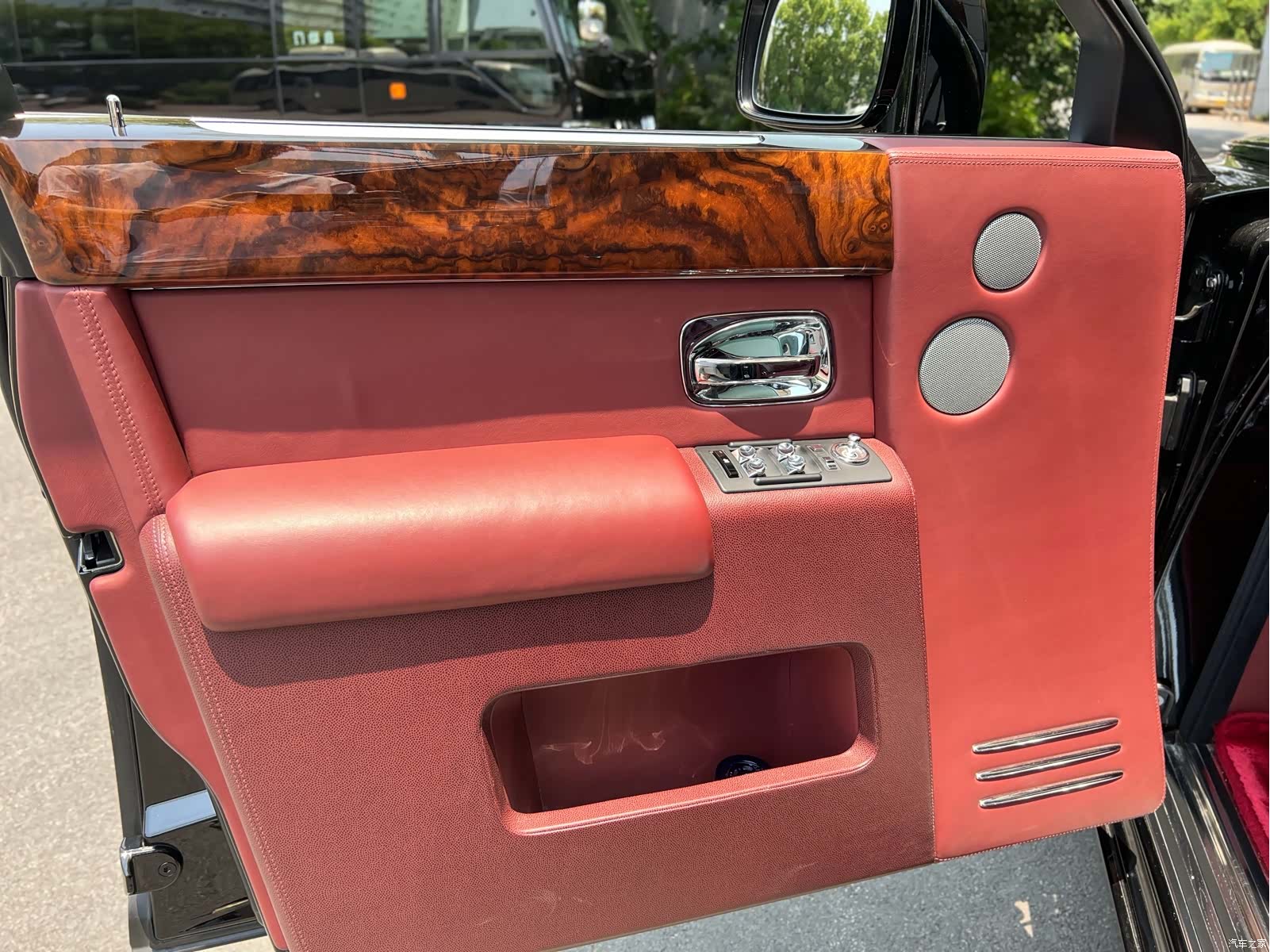 Rolls-Royce Phantom, 2015 24