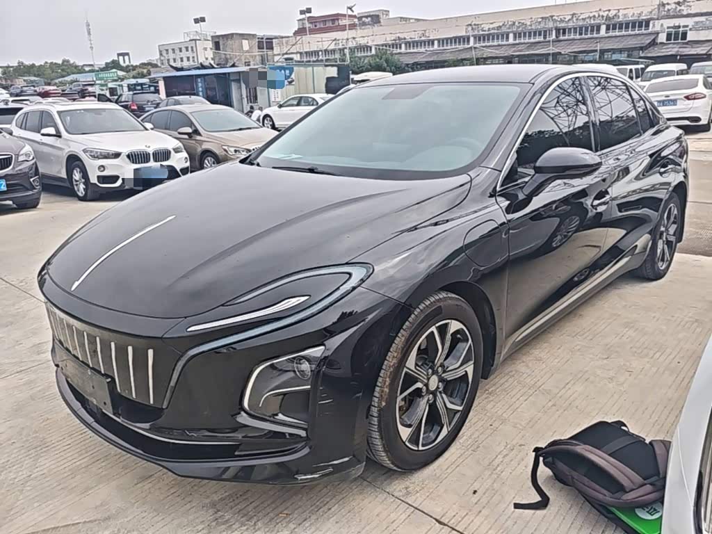 Hongqi E-QM5