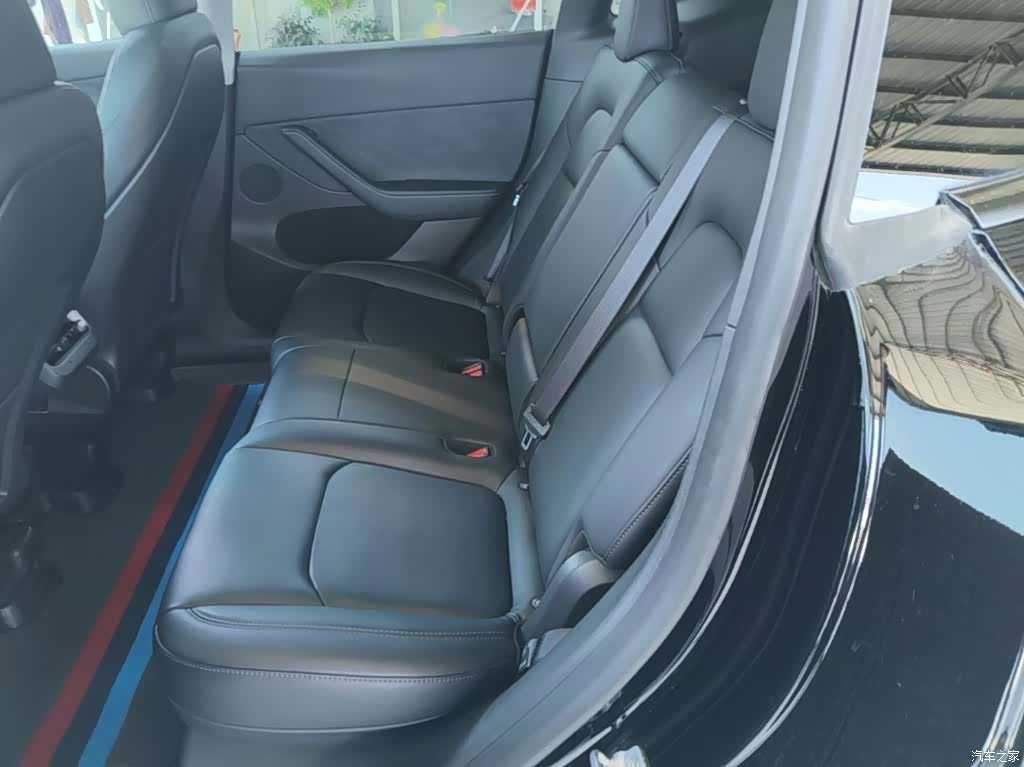Tesla Model Y, 2023 17