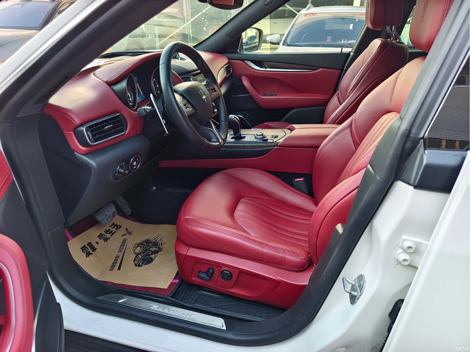 Maserati Levante, 2017 все фото