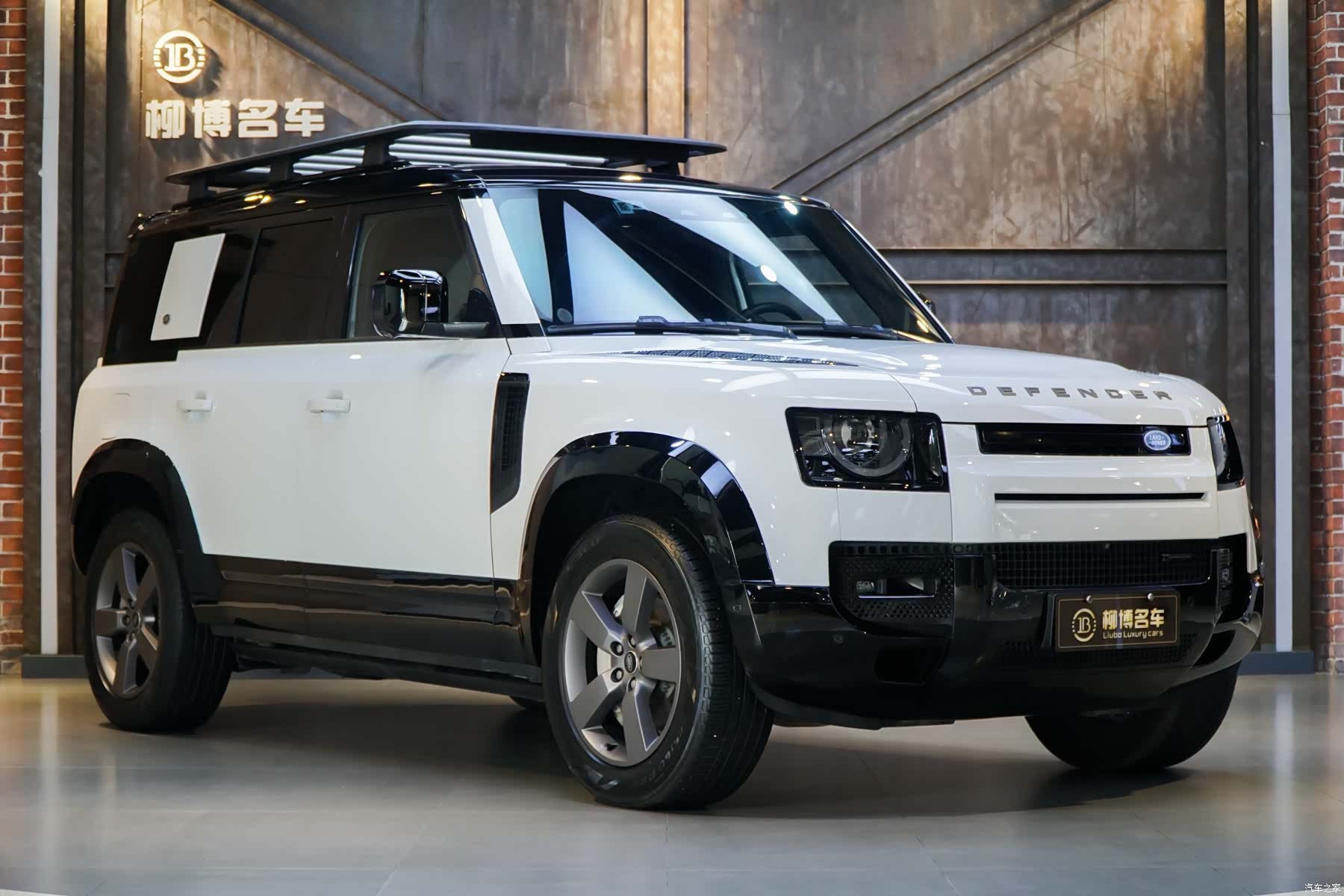 Land Rover Defender, 2023 24