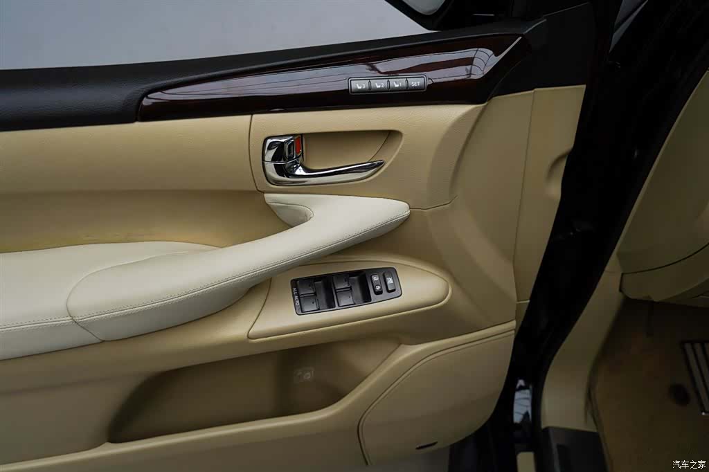 Lexus LX, 2011 7