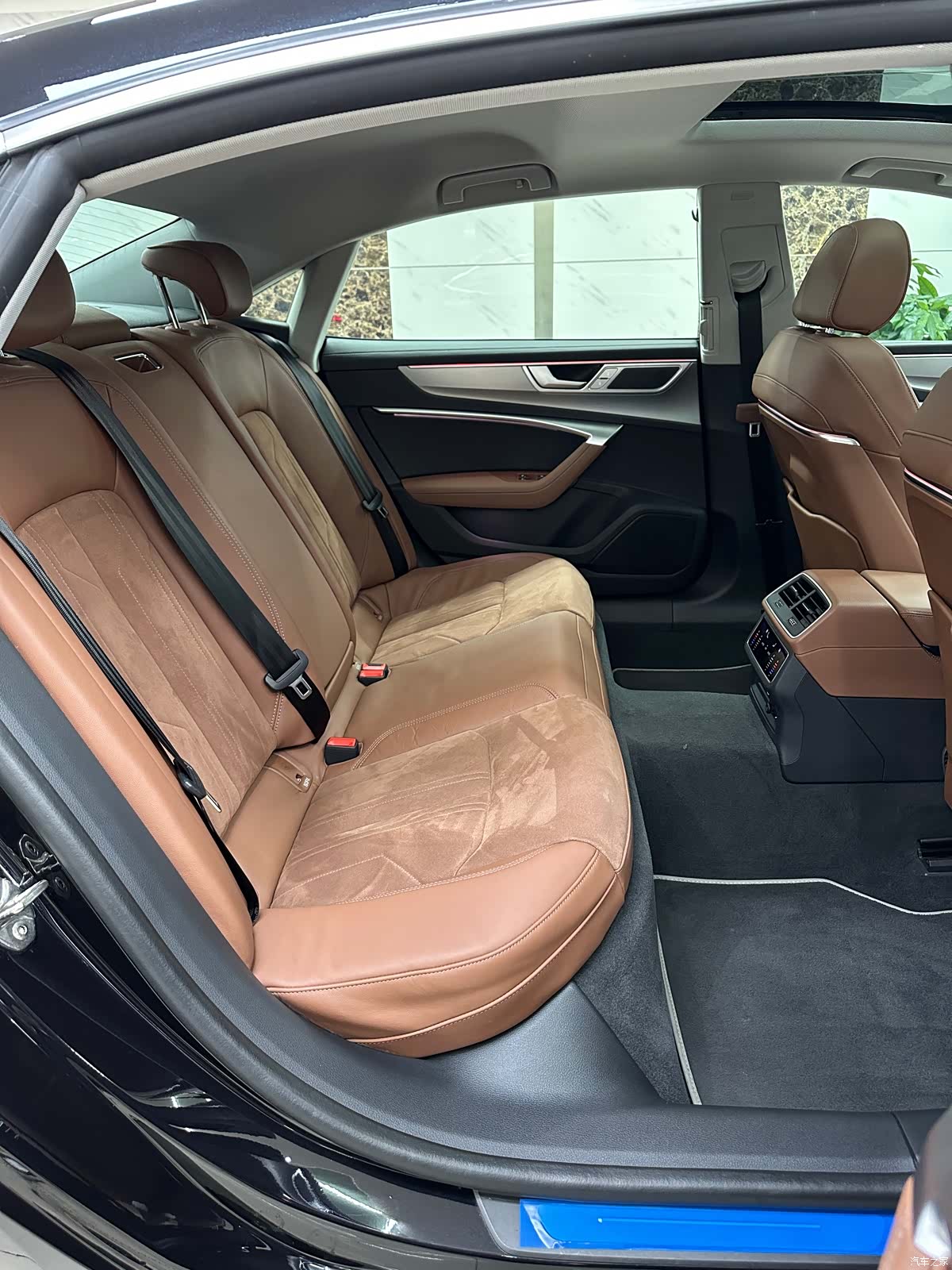 Audi A7L, 2025 11