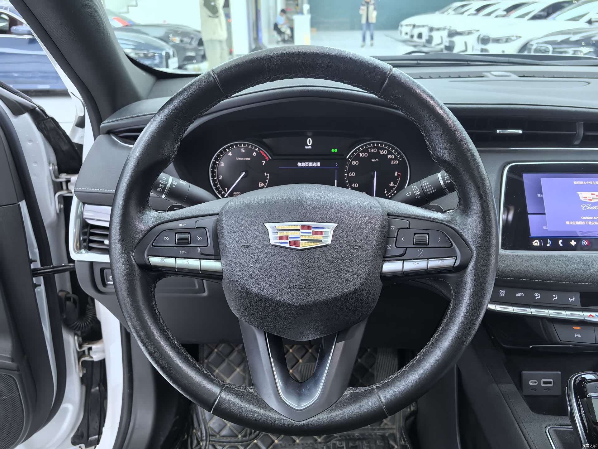 Cadillac XT4, 2021 10