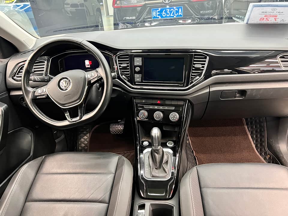 Volkswagen T-ROC exploring Songs