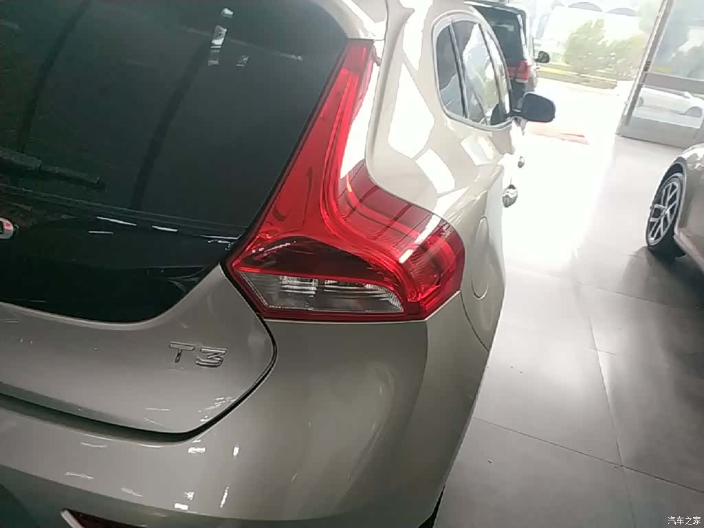 Volvo V40, 2018 8