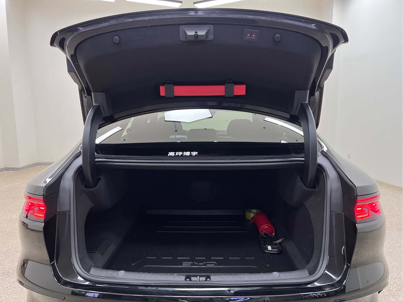 BYD Han, 2024 37