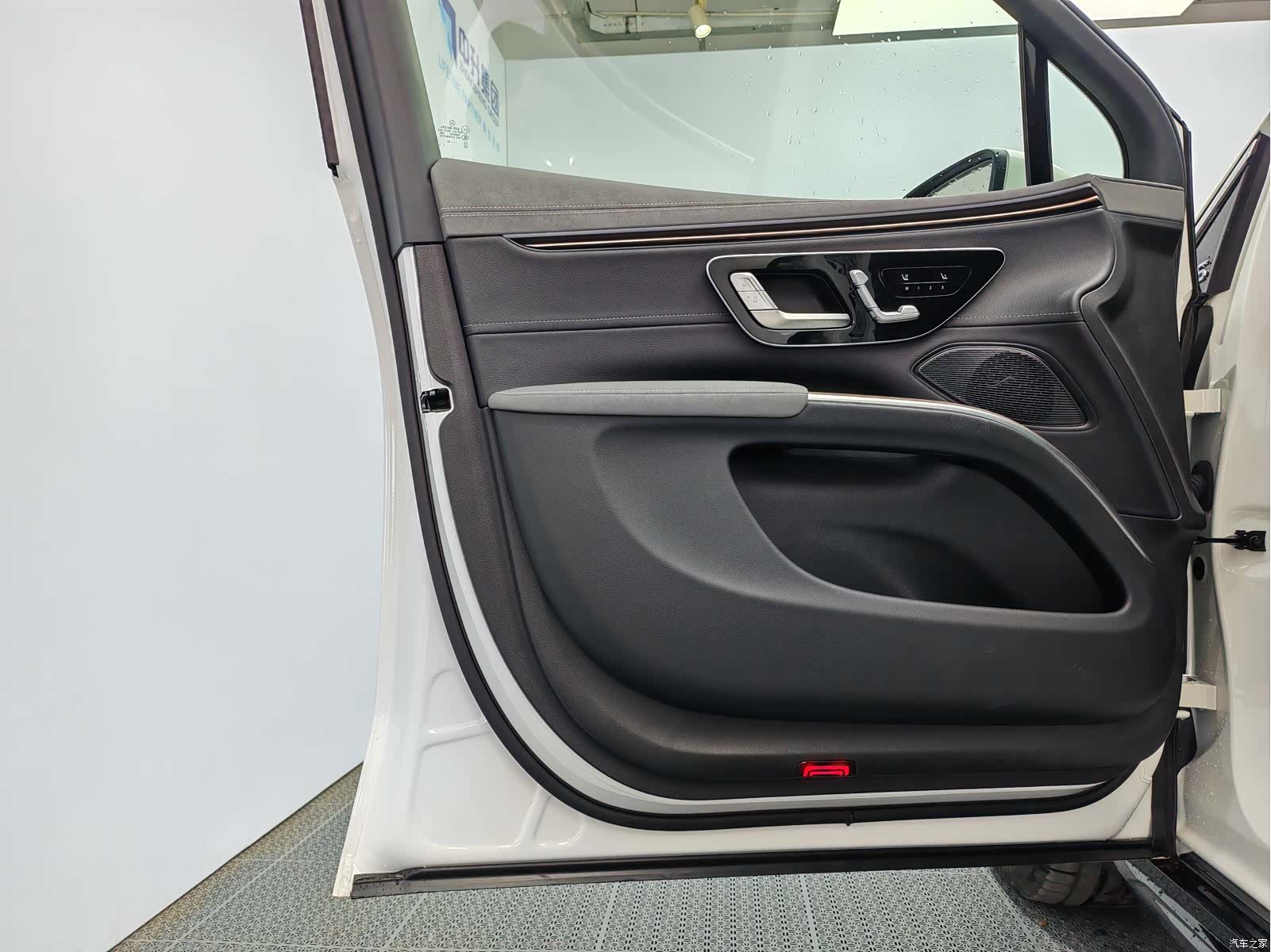 Mercedes-Benz EQS, 2025 13