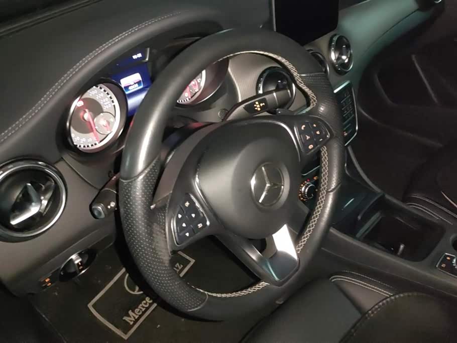 Mercedes-Benz GLA Mercedes-Benz GLA