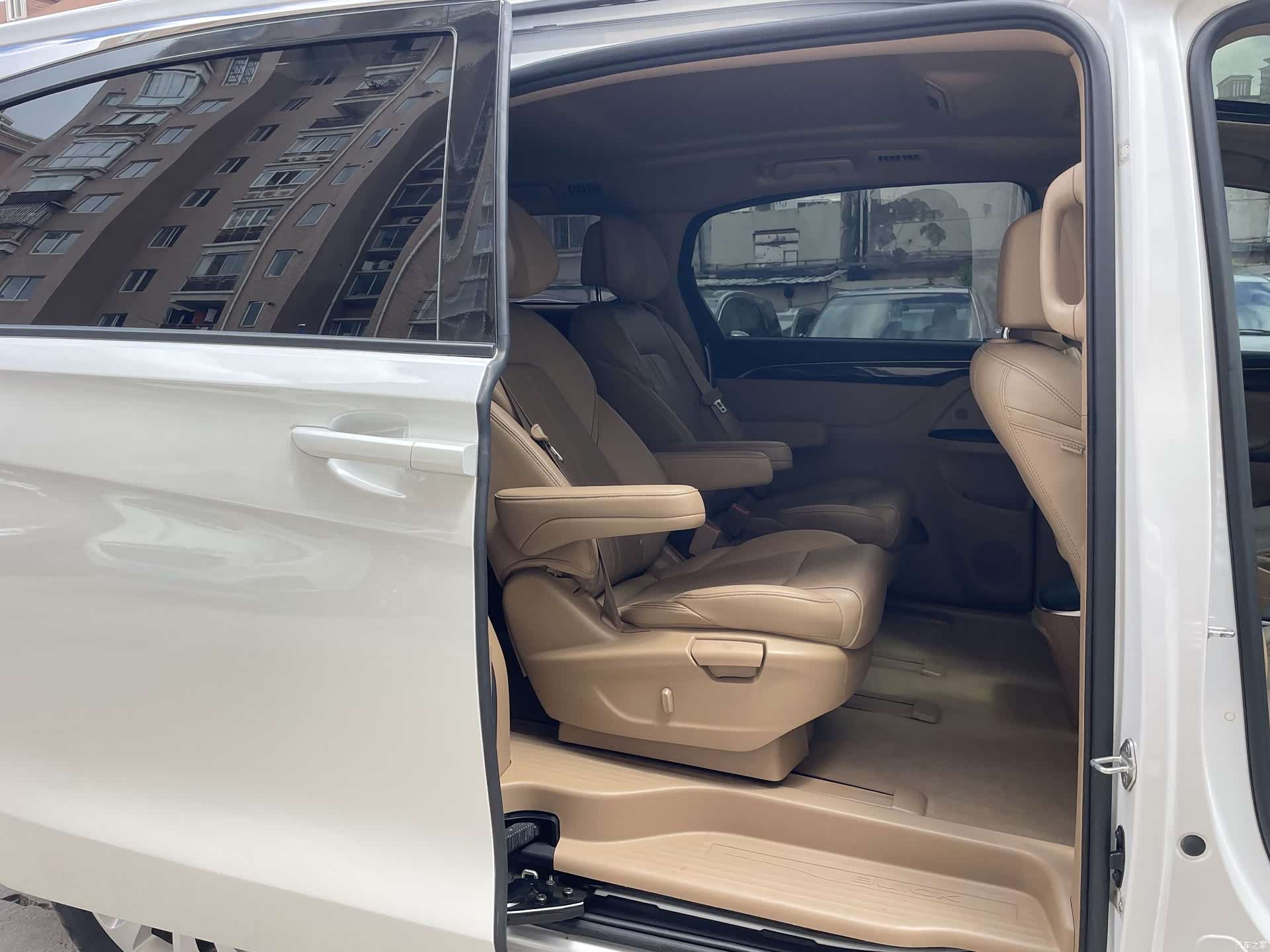 Buick GL8, 2018 7