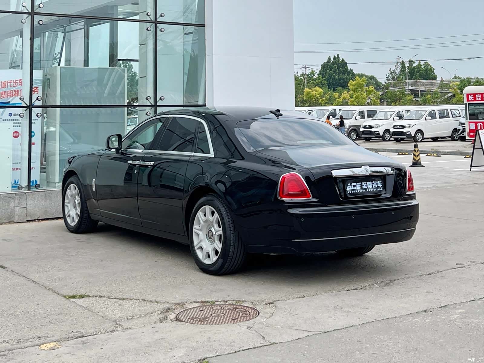 Rolls-Royce Ghost, 2011 6