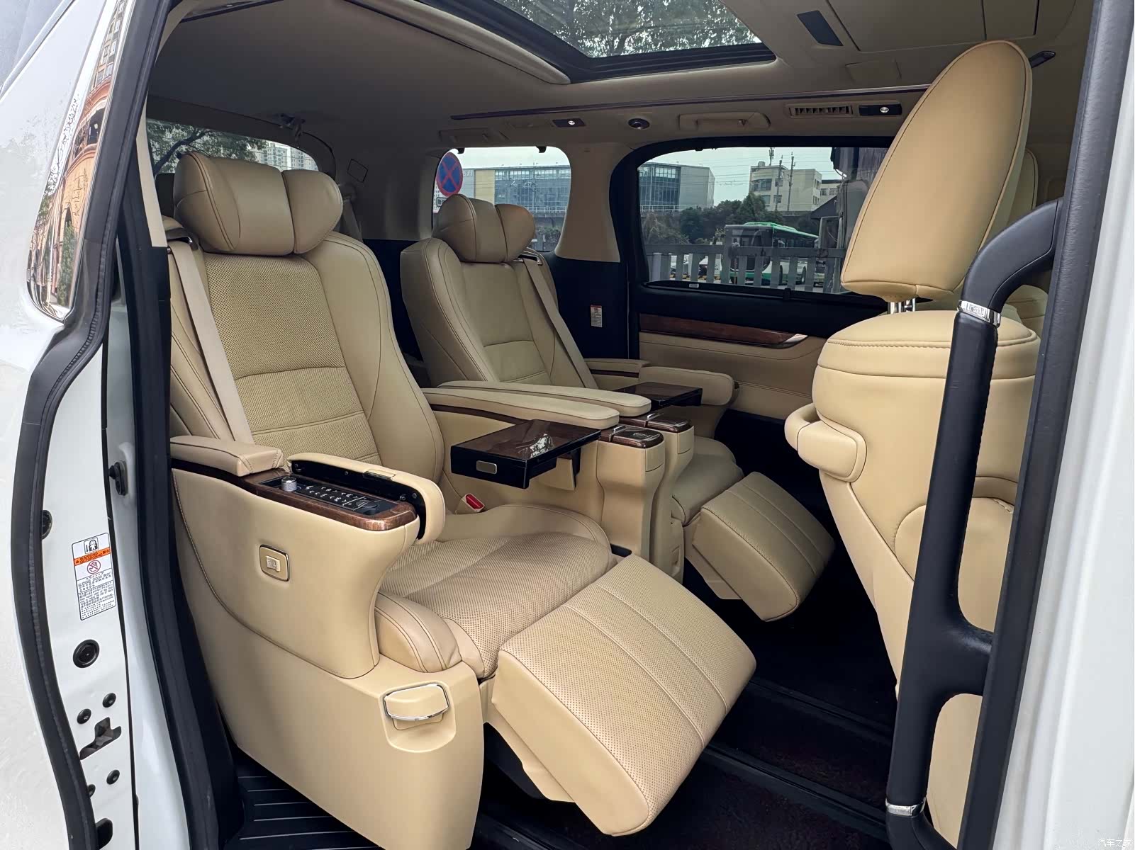 Toyota Alphard, 2017 9