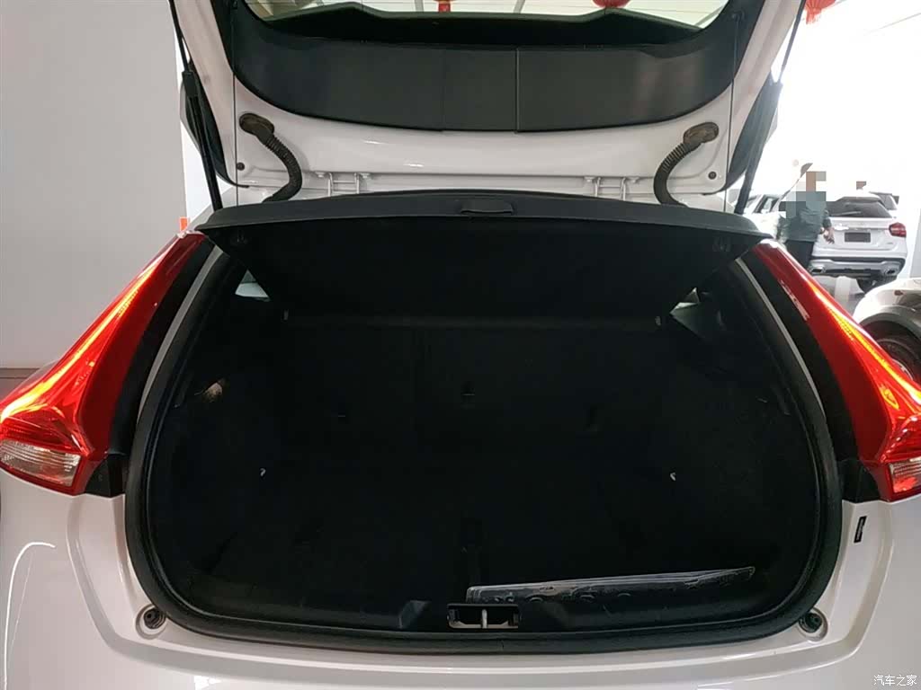 Volvo V40, 2019 19