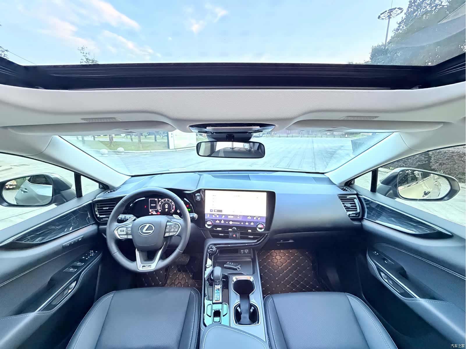Lexus NX, 2025 14