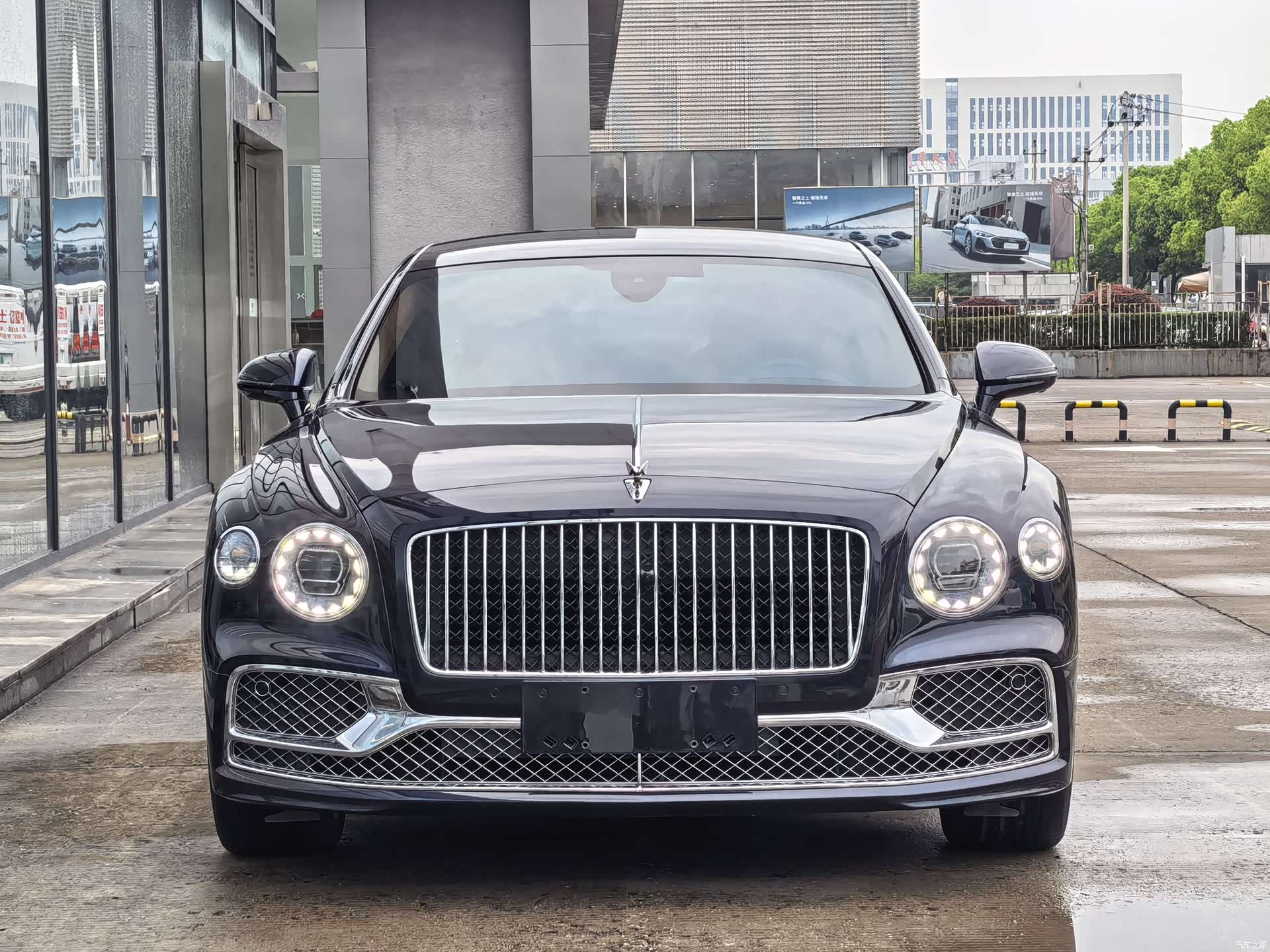 Bentley Flying Spur, 2022 2