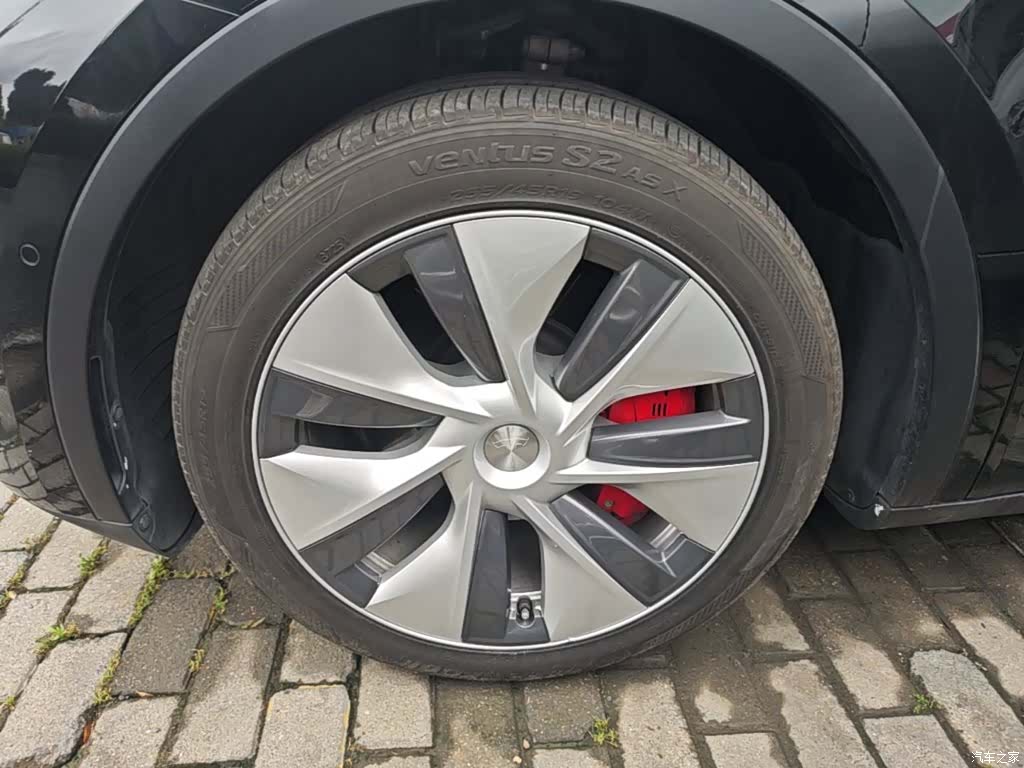 Tesla Model Y, 2023 23