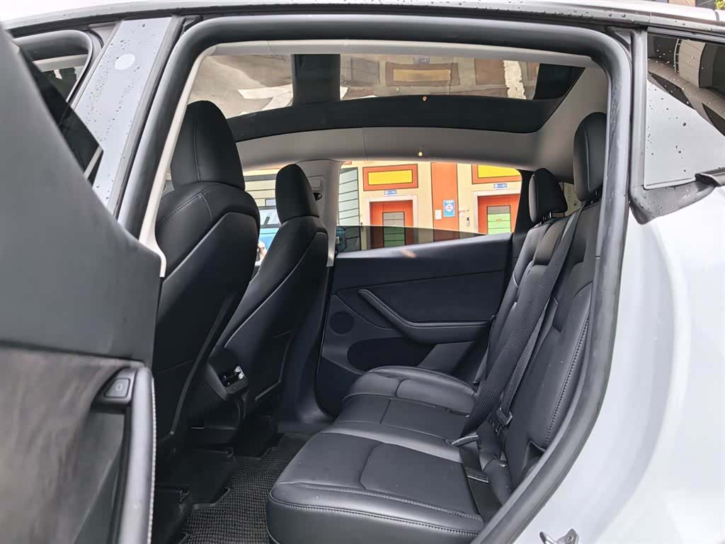 Tesla Model Y, 2024 13