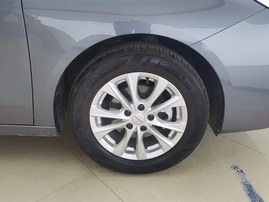 Roewe i5