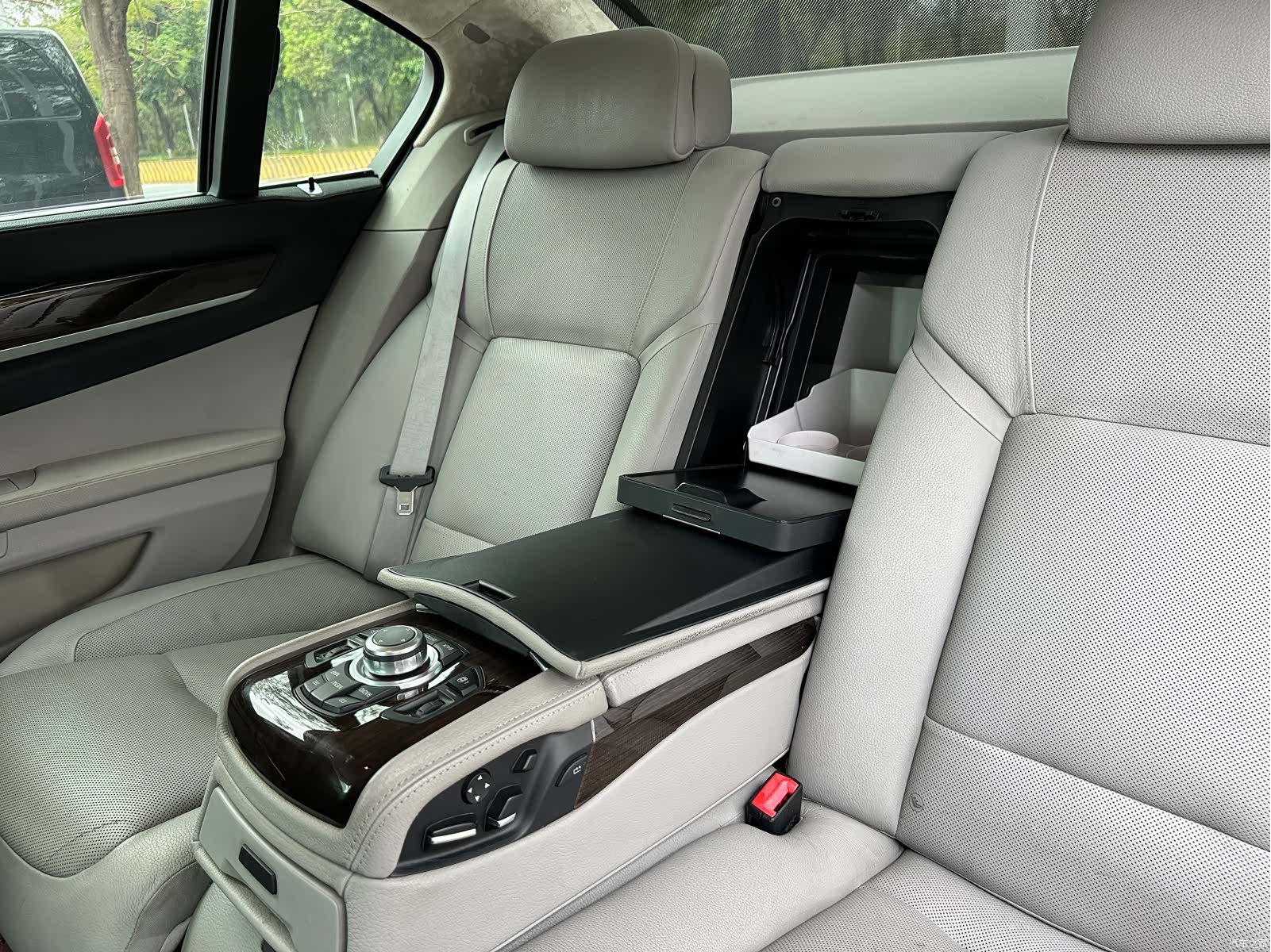 BMW 7 Series, 2010 15