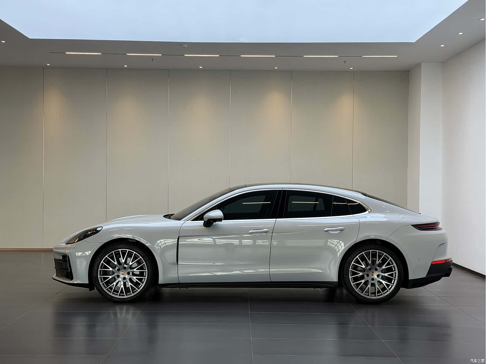 Porsche Panamera, 2025 4
