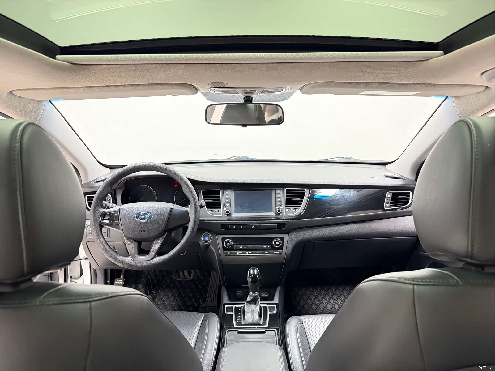 Hyundai GLS, 2016 9