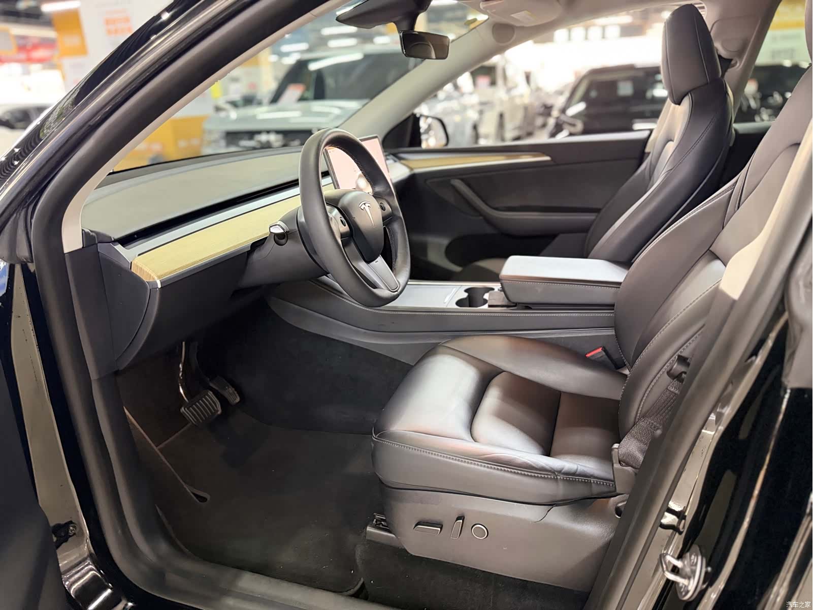 Tesla Model Y, 2023 все фото