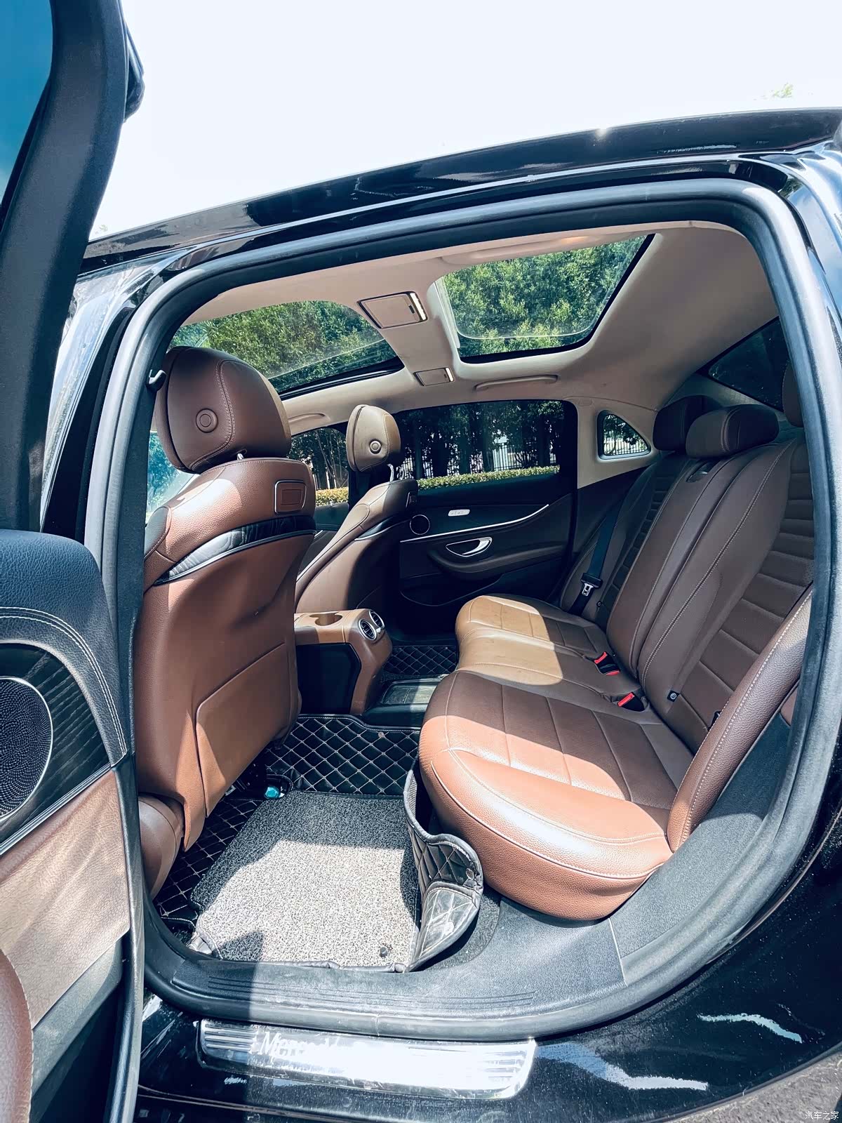 Mercedes-Benz E-Class, 2020 3