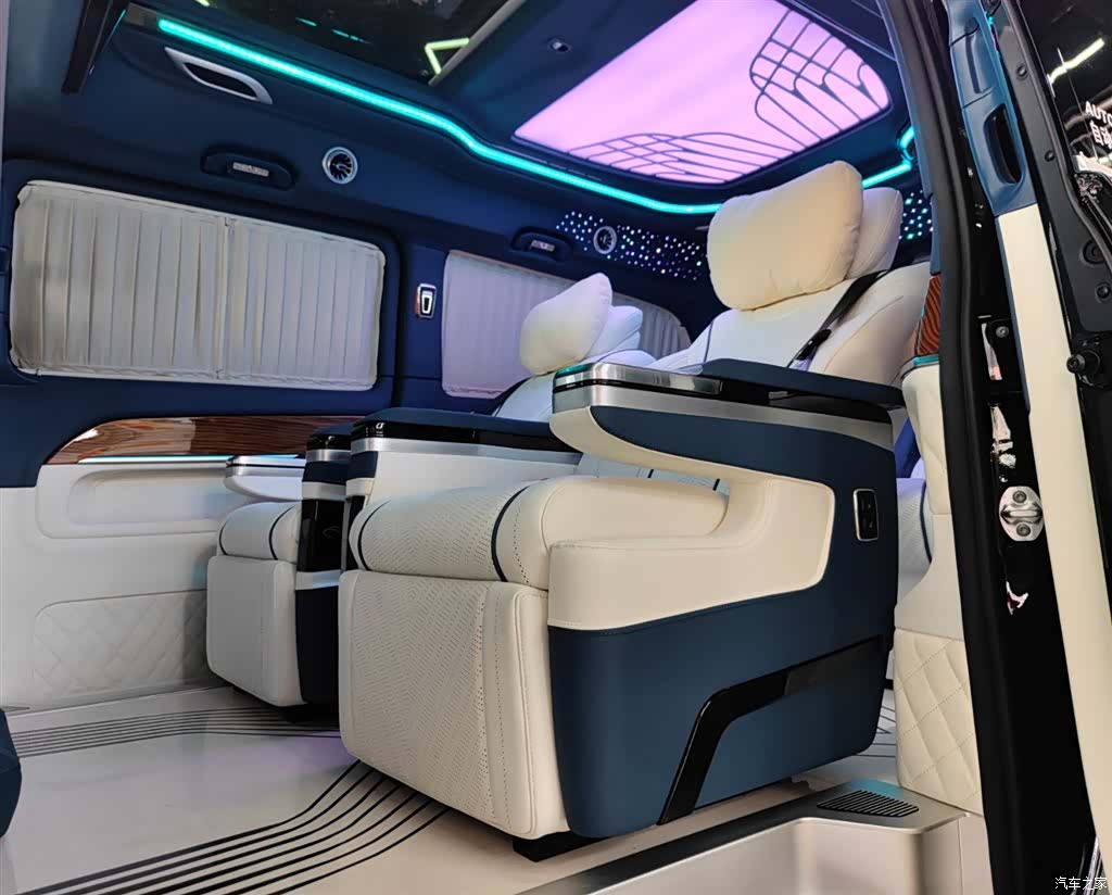 Mercedes-Benz V-Class, 2023 7