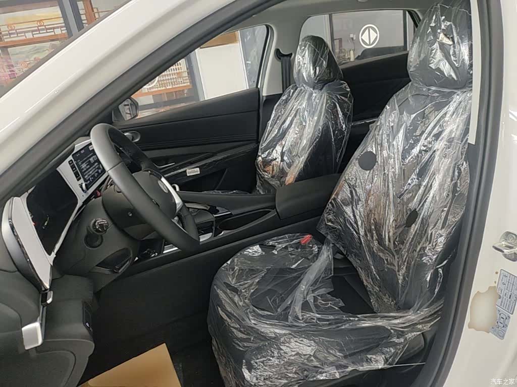 Hyundai Elantra, 2026 11