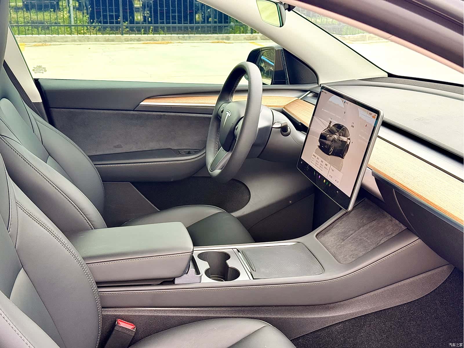 Tesla Model Y, 2023 15