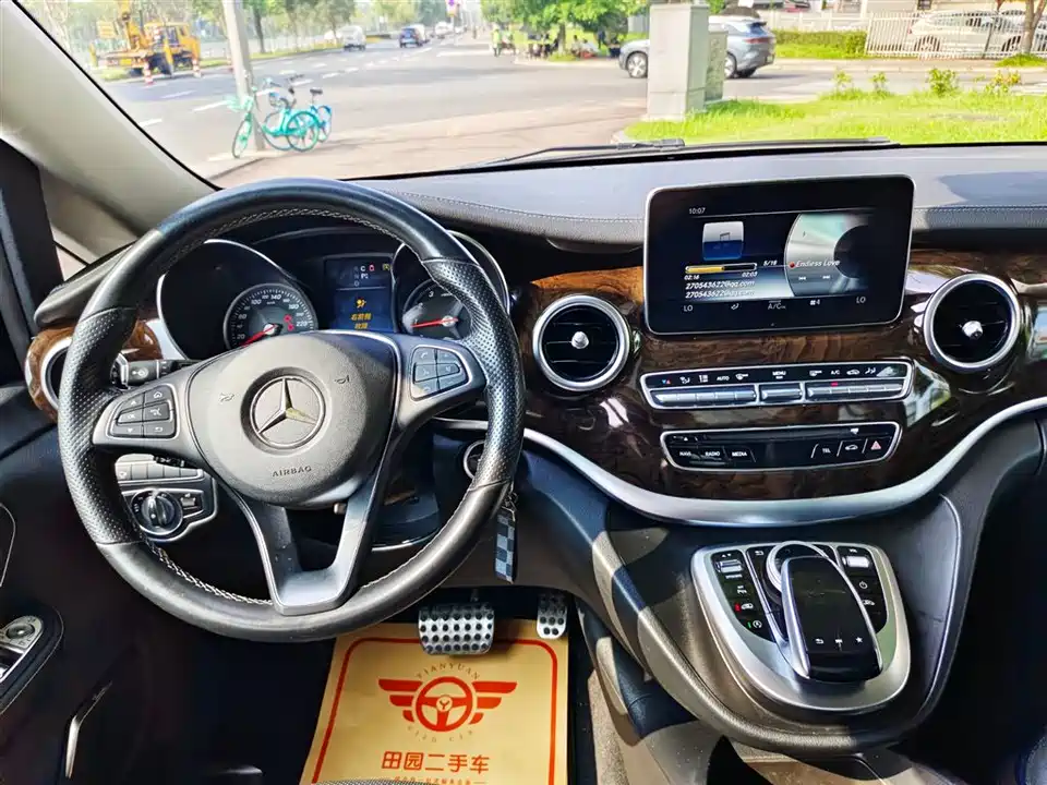 Mercedes-Benz V-class